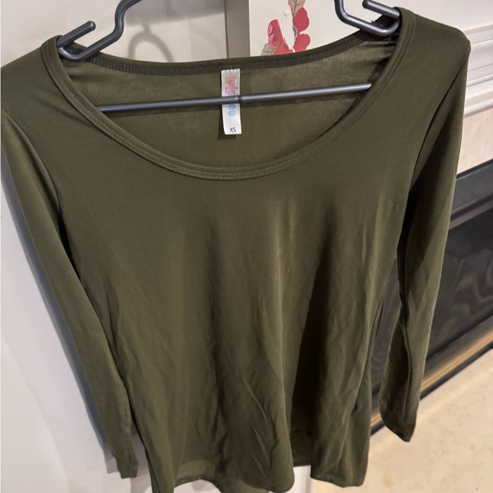 Lularoe women's Lynnae long sleeve tshirt, green, xs